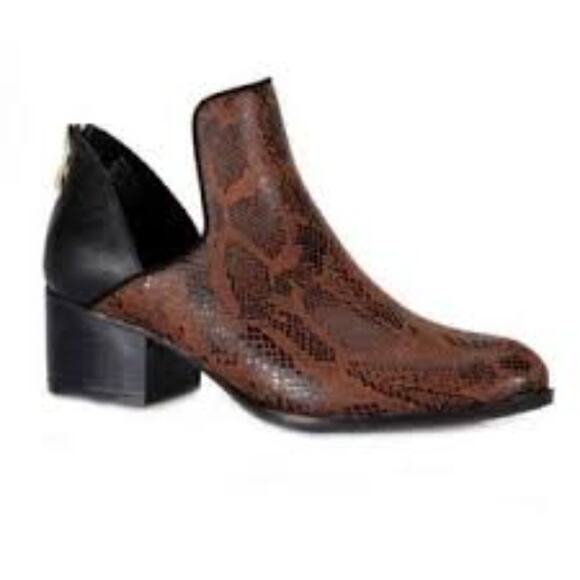 Andrew Geller Shoes - Andrew Geller Friona Block Heel Bootie Snakeskin Print Size 6.5